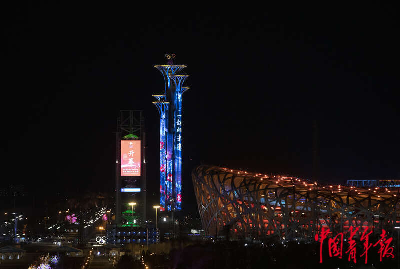 照亮国家体育场鸟巢上空北京冬奥会开幕式焰火(图3)